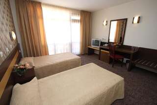 Отель Izola Paradise Hotel - All Inclusive Солнечный Берег Двухместный номер с 1 кроватью или 2 отдельными кроватями и балконом - Все включено-6