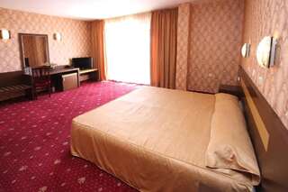 Отель Izola Paradise Hotel - All Inclusive Солнечный Берег Улучшенный двухместный номер с 1 кроватью и дополнительной кроватью (для 3 взрослых) — Все включено-1