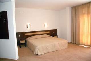 Отель Izola Paradise Hotel - All Inclusive Солнечный Берег Одноместный номер с балконом — Все включено-1